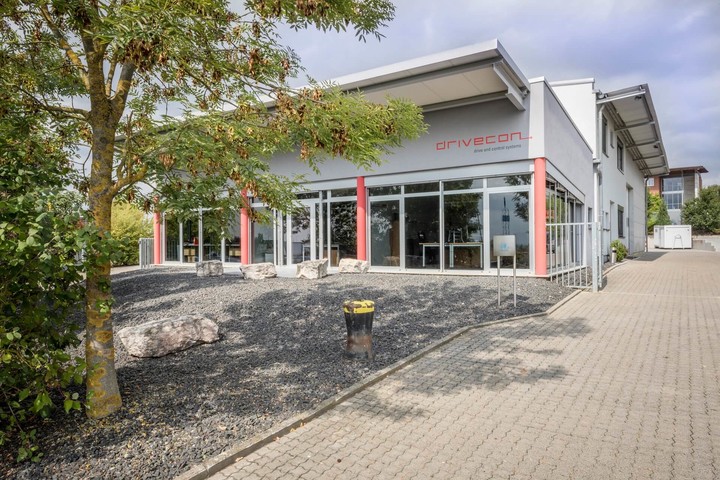 Firmensitz der DriveCon GmbH im Mainfrankenpark Dettelbach.